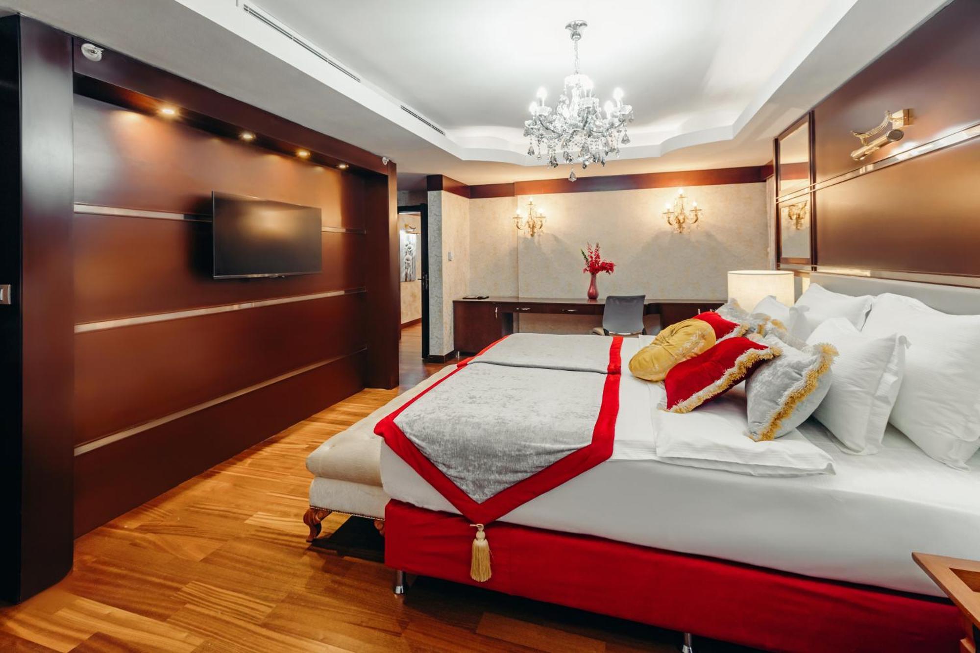 Dedeman Oskemen Tavros Hotel Ust-Kamenogorsk Exterior photo Suite