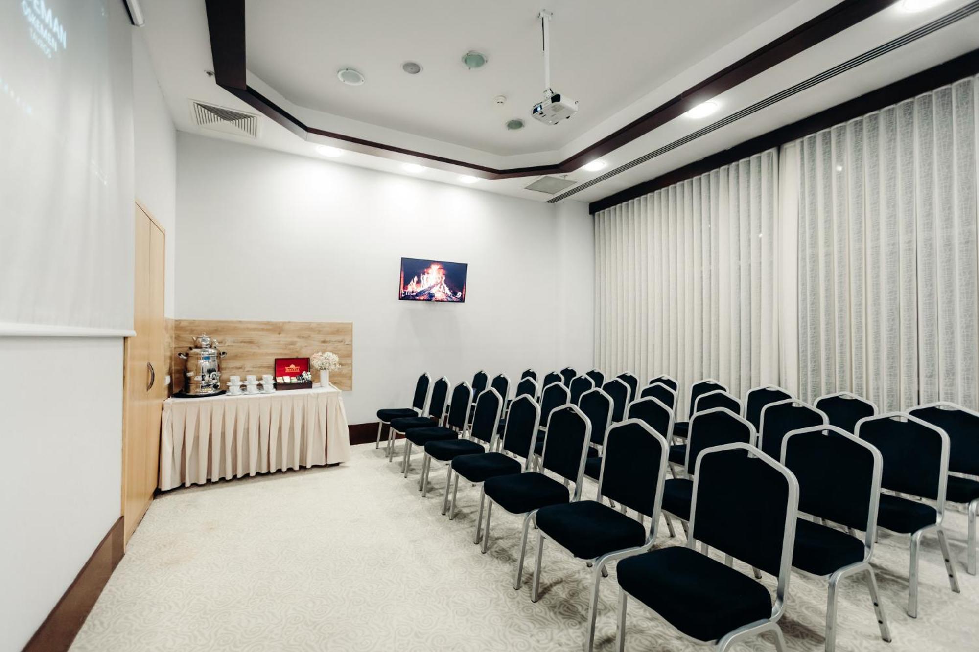 Dedeman Oskemen Tavros Hotel Ust-Kamenogorsk Exterior photo A meeting room at the hotel