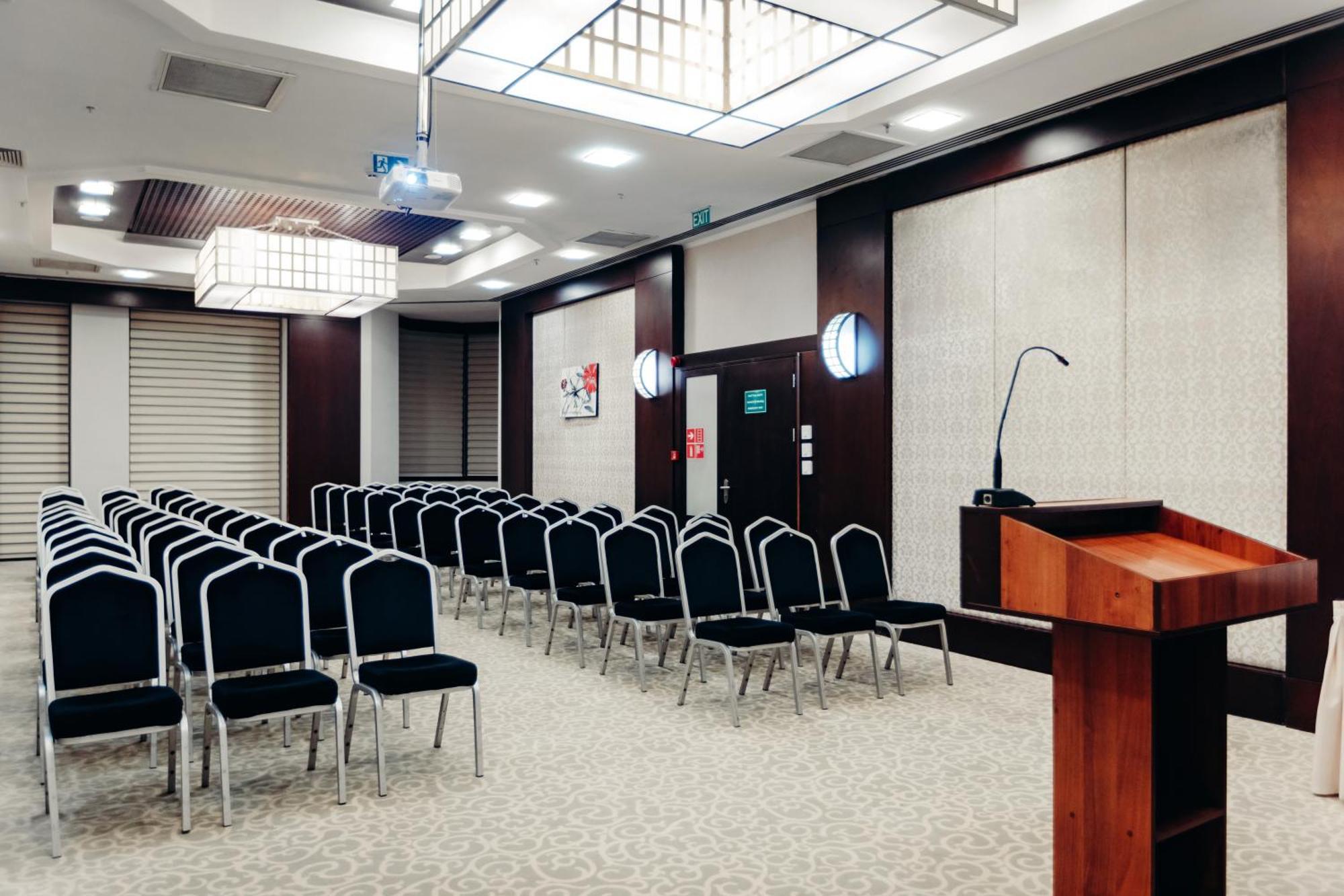 Dedeman Oskemen Tavros Hotel Ust-Kamenogorsk Exterior photo A meeting room at the hotel