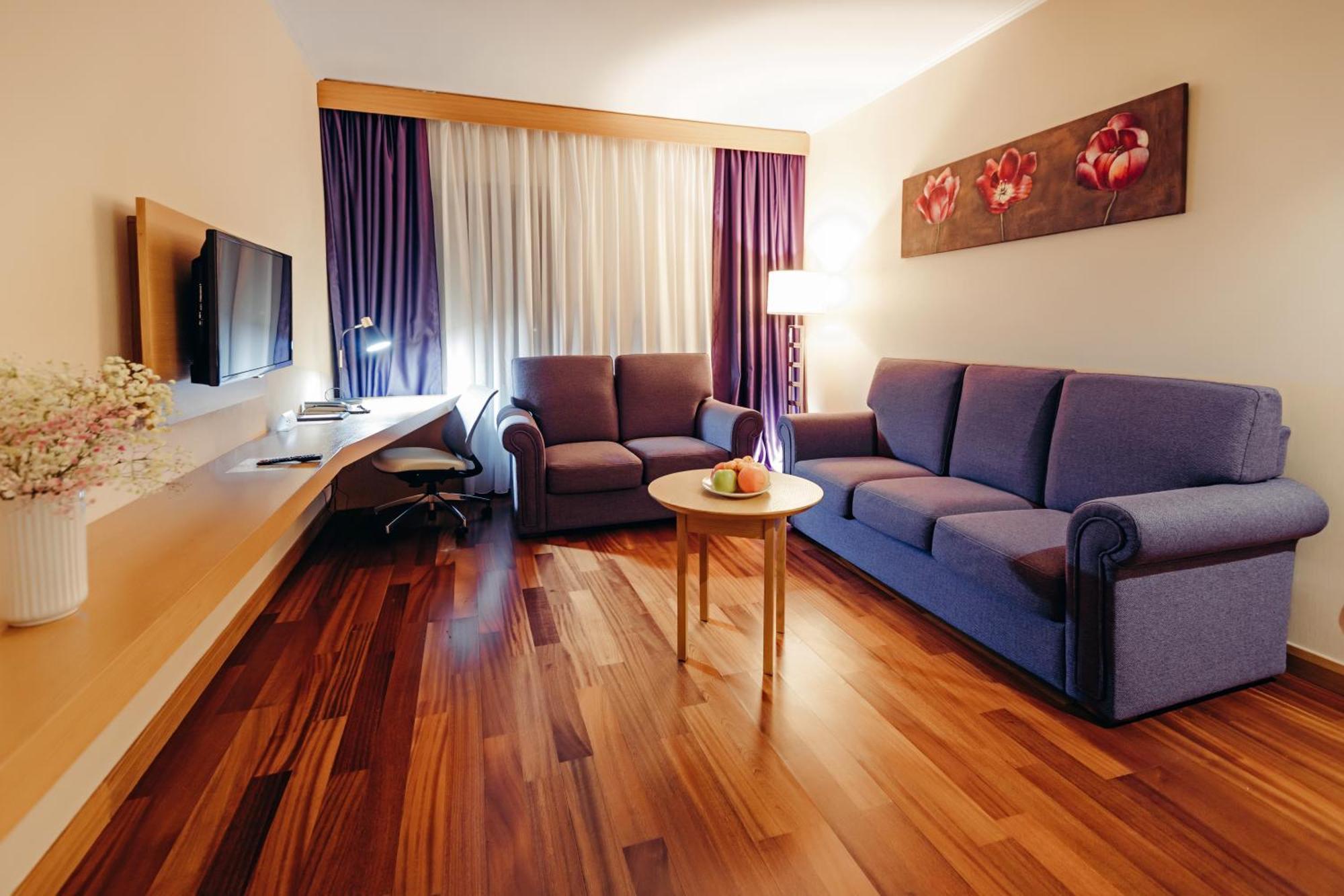 Dedeman Oskemen Tavros Hotel Ust-Kamenogorsk Exterior photo A living room in a hotel