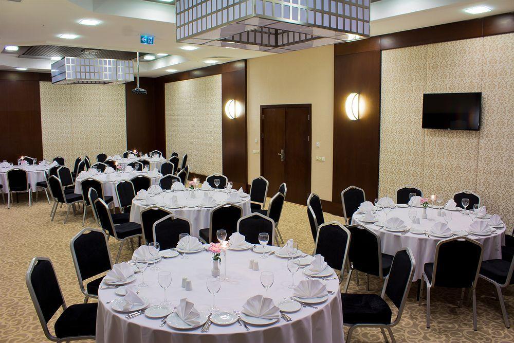 Dedeman Oskemen Tavros Hotel Ust-Kamenogorsk Exterior photo Banquet Hall