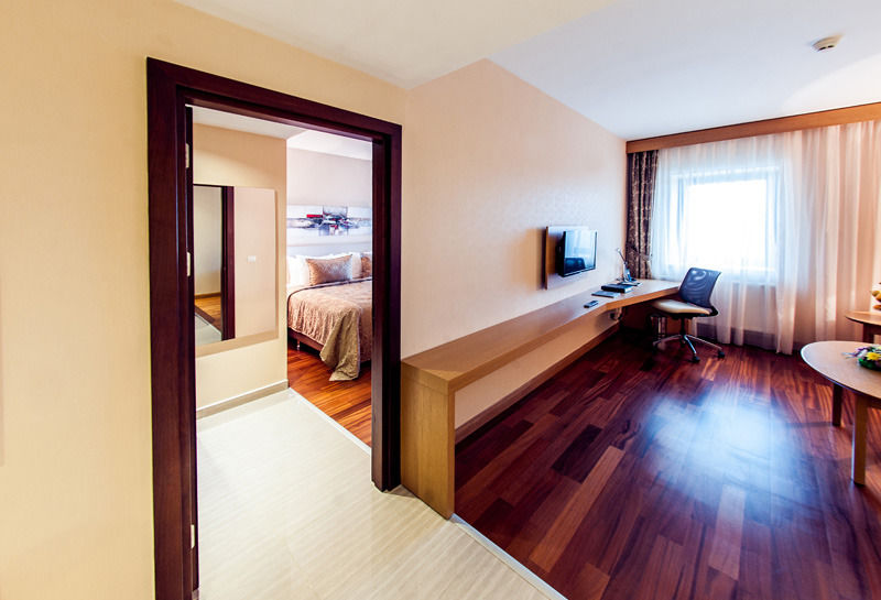 Dedeman Oskemen Tavros Hotel Ust-Kamenogorsk Exterior photo Suite