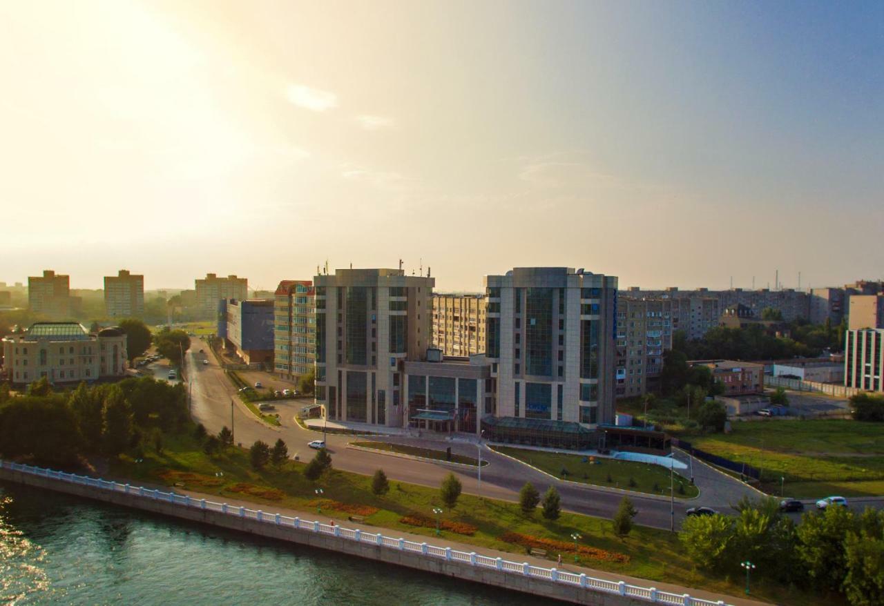 Dedeman Oskemen Tavros Hotel Ust-Kamenogorsk Exterior photo Residential complex in the city